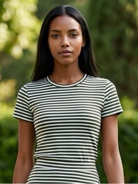 NWT YANA K Women’s Green/White Stripe Crew Neck Short Sleeve Top Blouse- Size OS